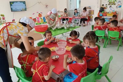 Giáo án HĐND: Tổ chức bữa ăn trưa cho trẻ nhà trẻ