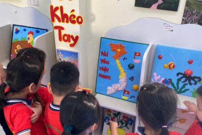 [video] Trẻ tham quan góc Bé Khéo Tay tại thư viện trường – Lớp B4 (mầm non xã Vũ Bản)