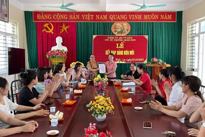 Lễ kết nạp Đảng viên mới đồng chí Trần Thị Hải